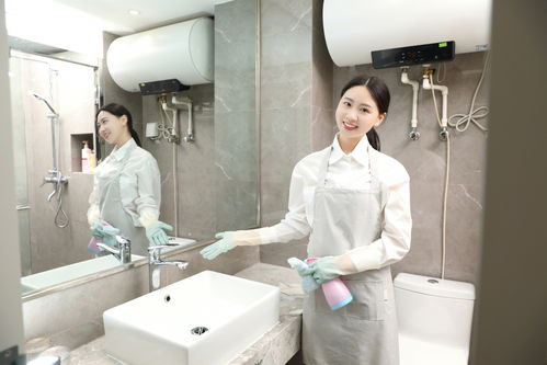 镜头下的日常之美 家政保洁服务中的女性形象摄影